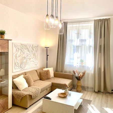 James Bond Apartment Old Town Bratislava Ngoại thất bức ảnh