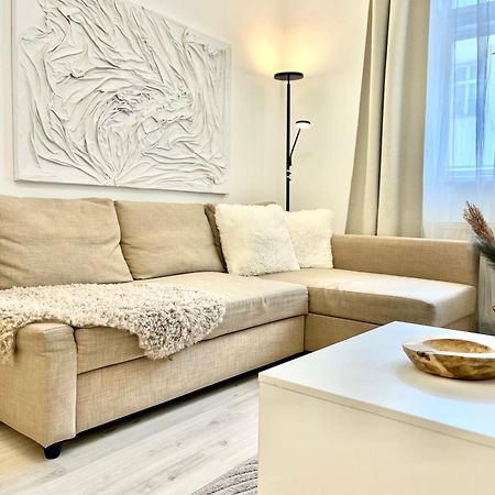 James Bond Apartment Old Town Bratislava Ngoại thất bức ảnh