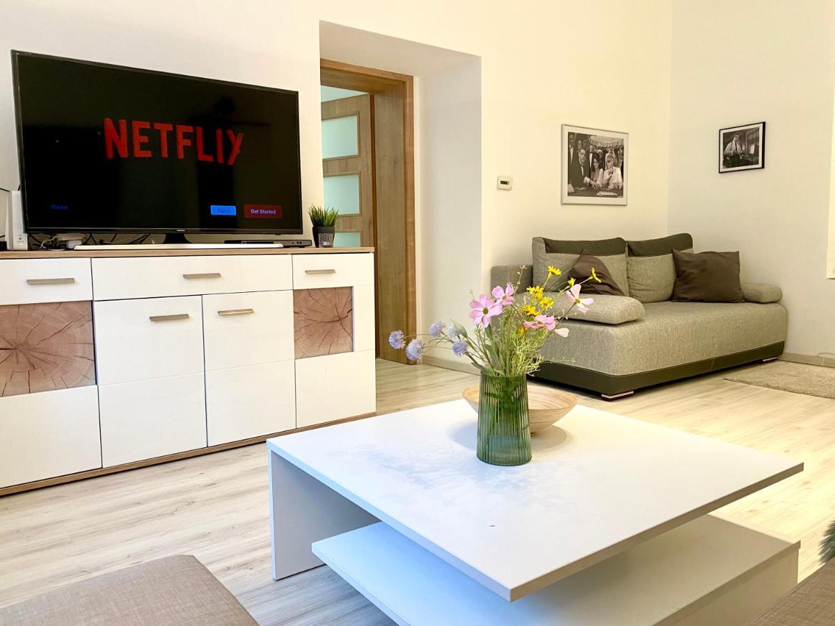 James Bond Apartment Old Town Bratislava Ngoại thất bức ảnh