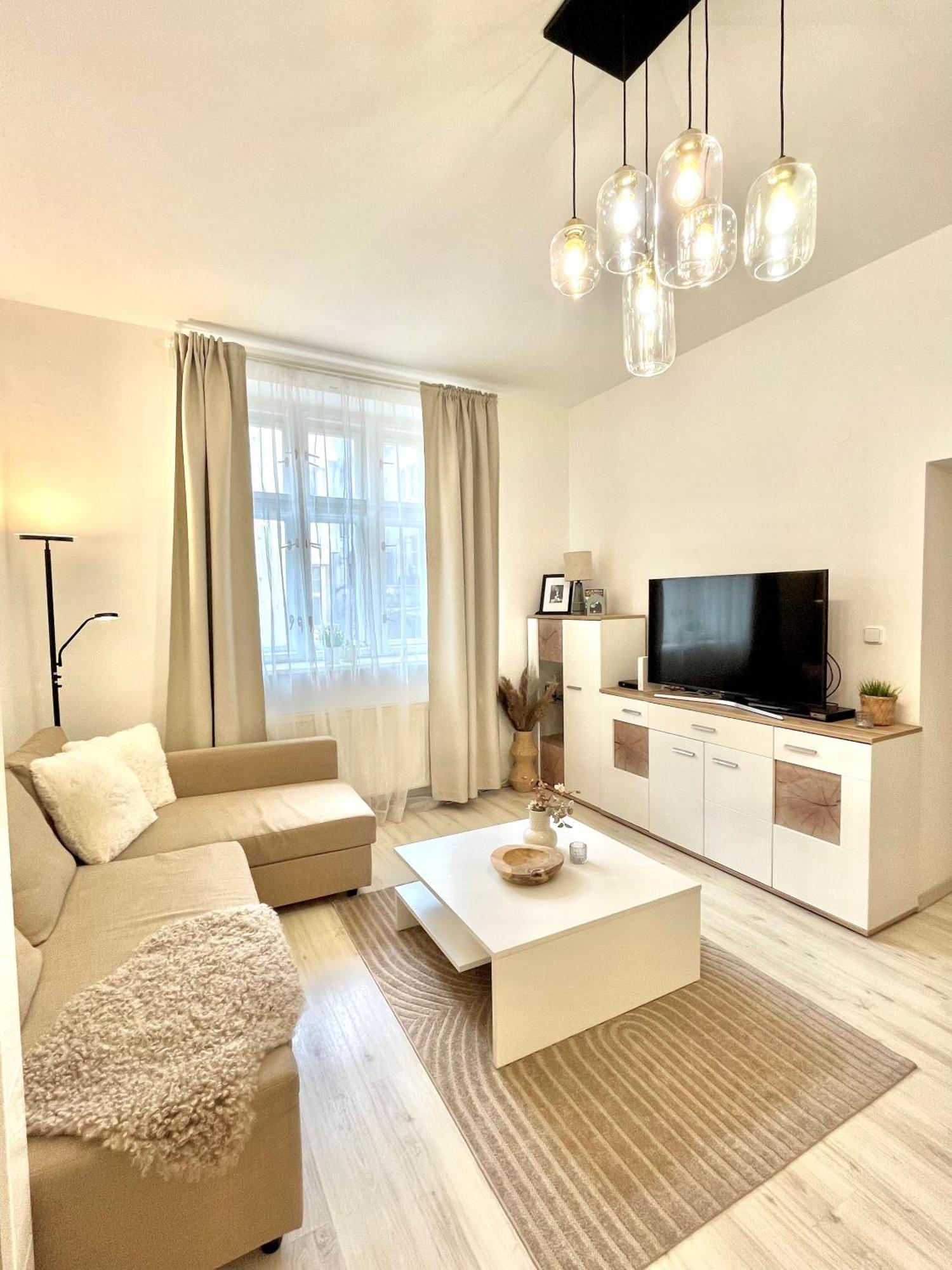 James Bond Apartment Old Town Bratislava Ngoại thất bức ảnh
