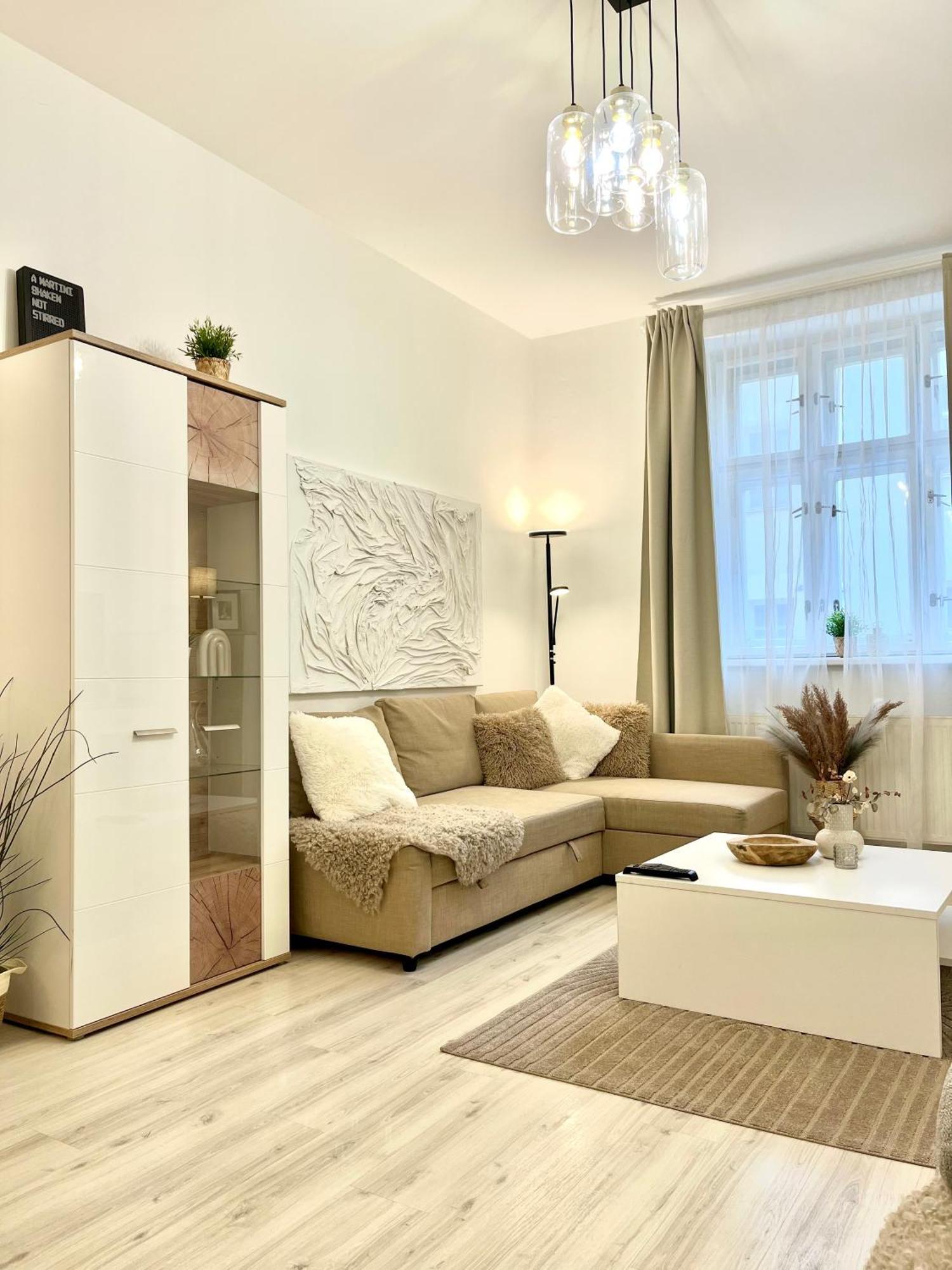 James Bond Apartment Old Town Bratislava Ngoại thất bức ảnh
