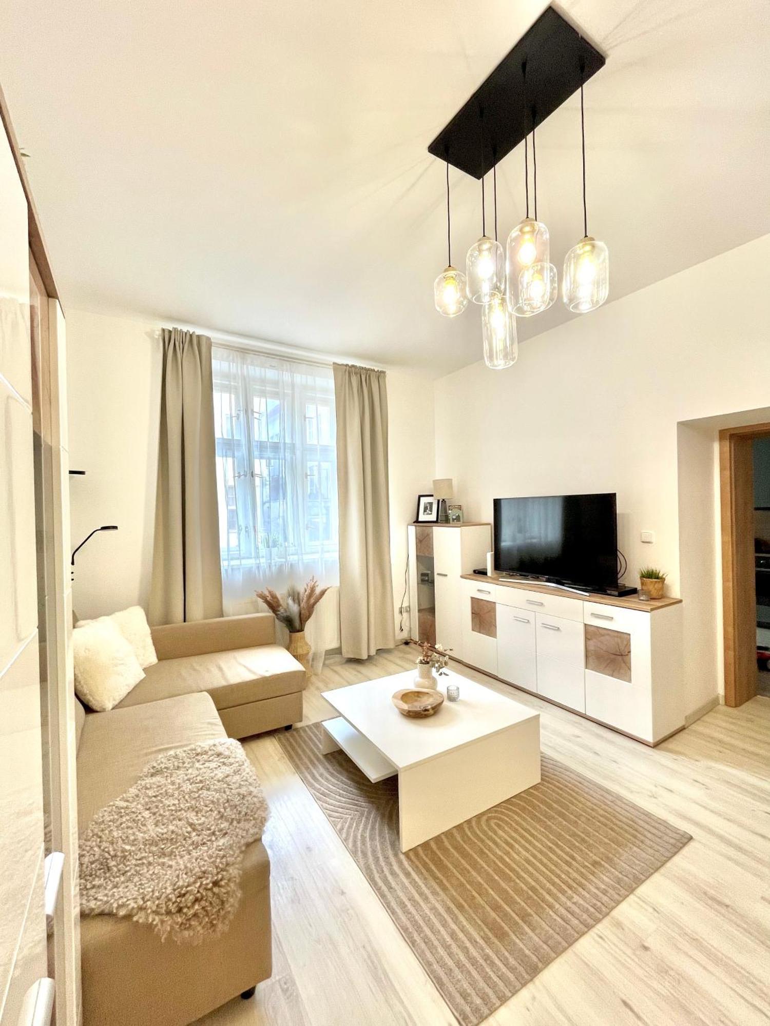 James Bond Apartment Old Town Bratislava Ngoại thất bức ảnh
