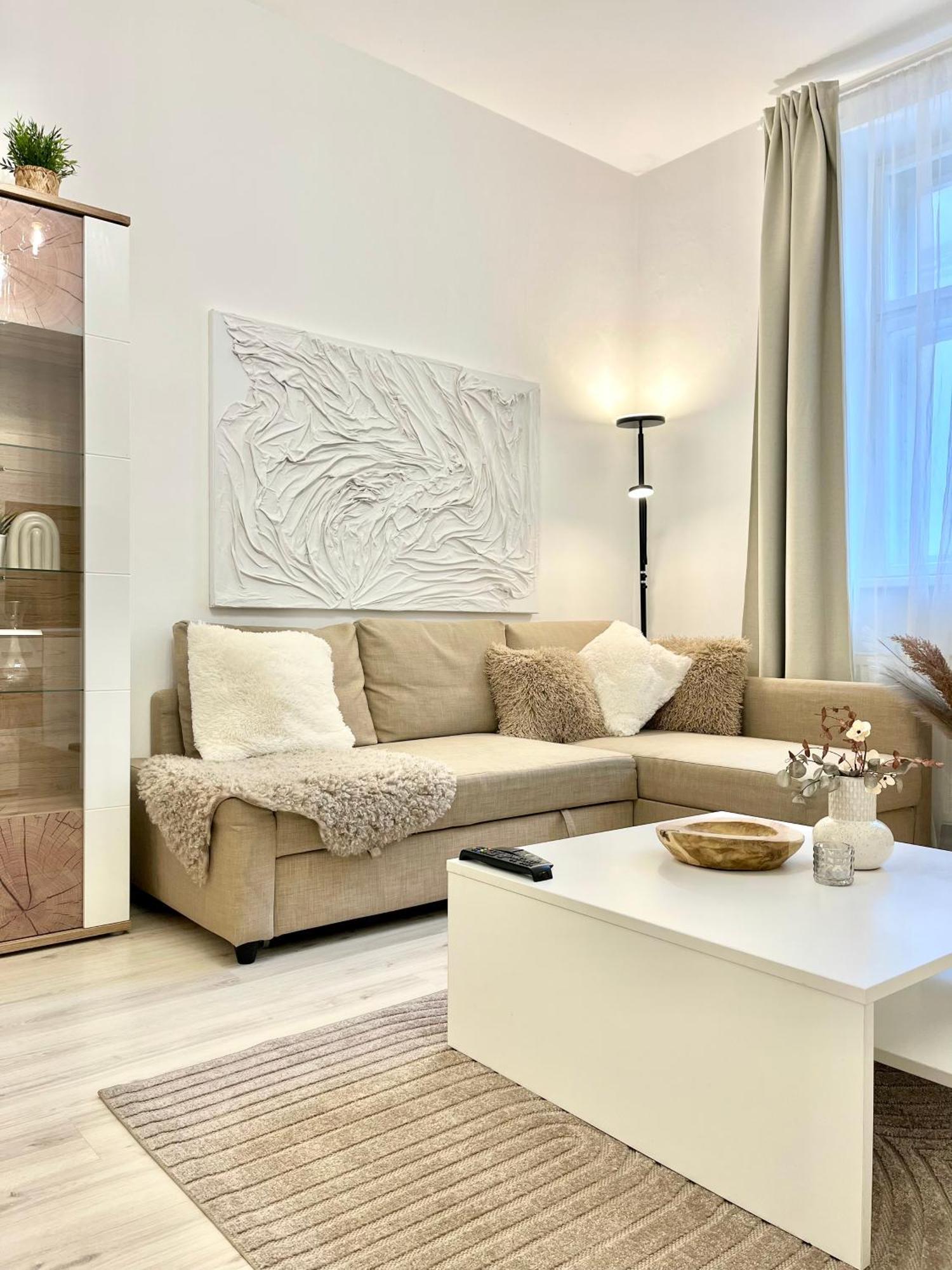 James Bond Apartment Old Town Bratislava Ngoại thất bức ảnh
