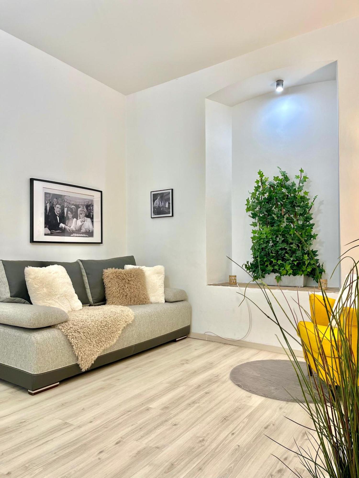James Bond Apartment Old Town Bratislava Ngoại thất bức ảnh