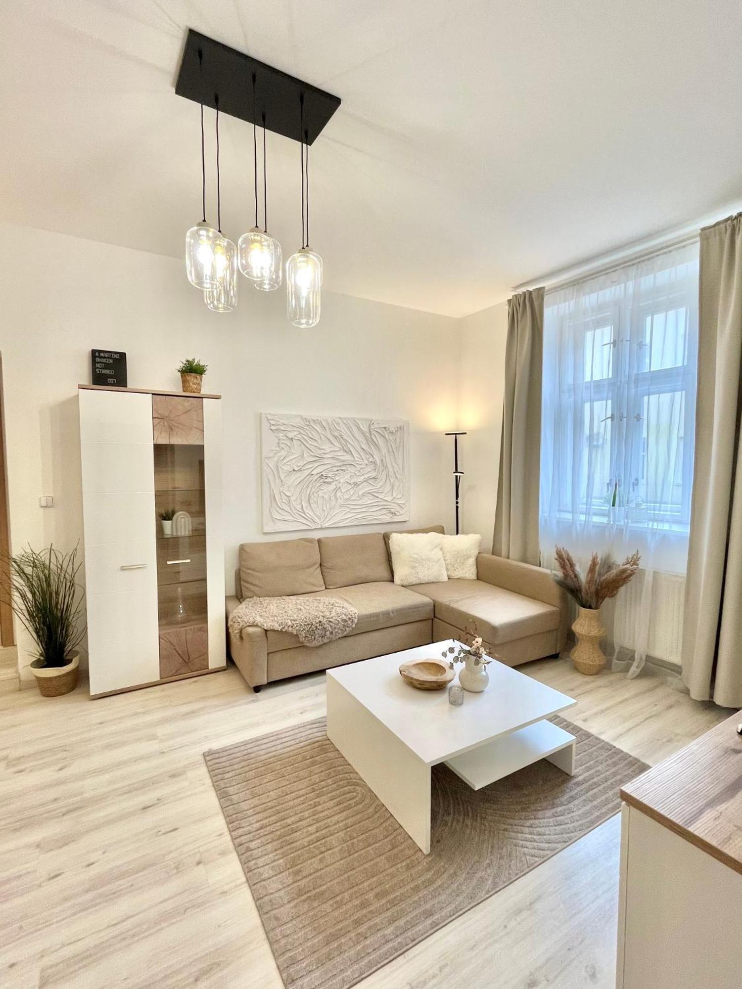 James Bond Apartment Old Town Bratislava Ngoại thất bức ảnh