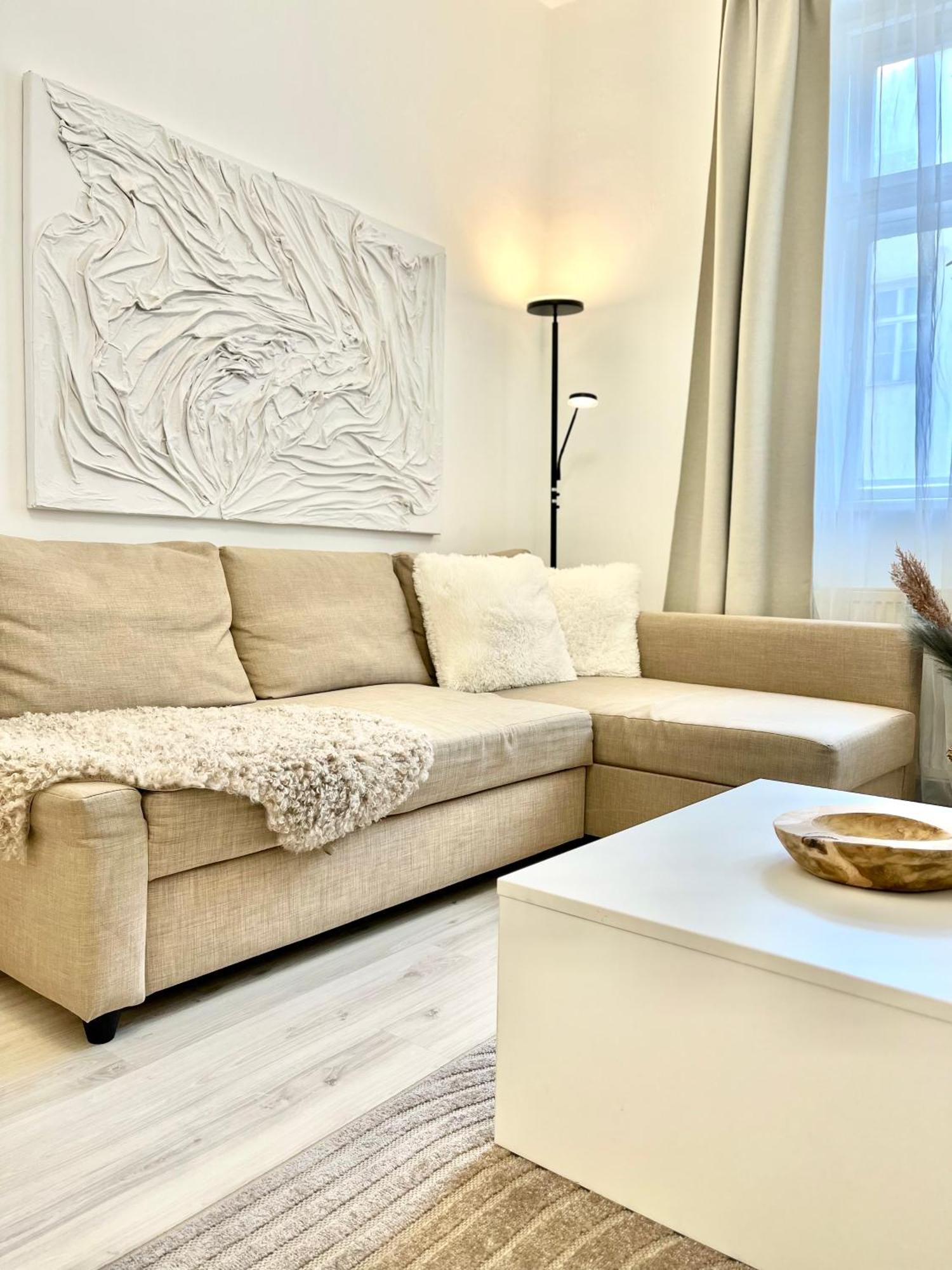 James Bond Apartment Old Town Bratislava Ngoại thất bức ảnh