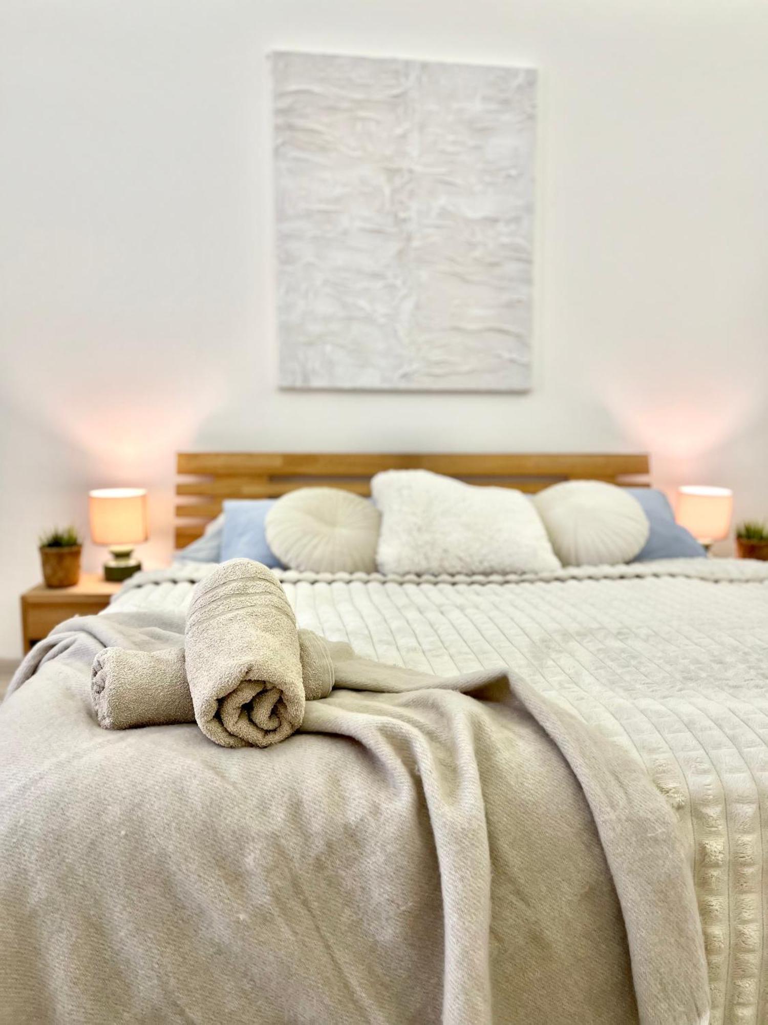 James Bond Apartment Old Town Bratislava Ngoại thất bức ảnh
