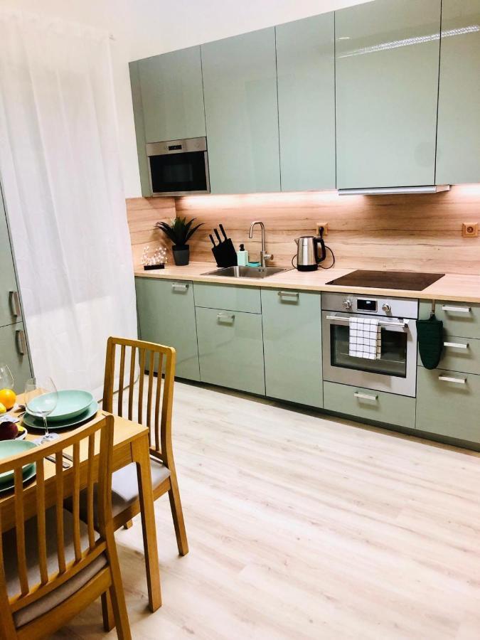 James Bond Apartment Old Town Bratislava Ngoại thất bức ảnh