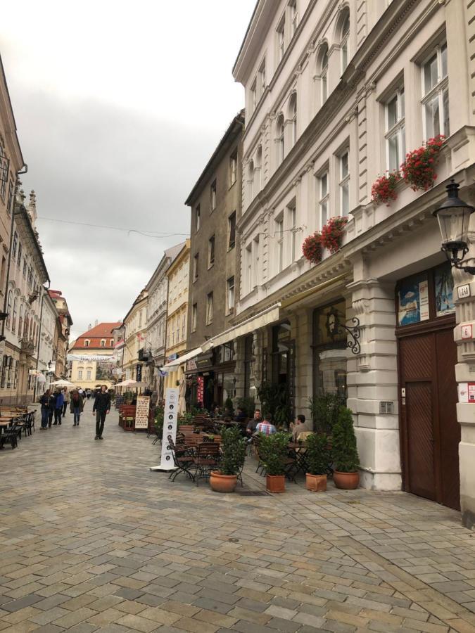 James Bond Apartment Old Town Bratislava Ngoại thất bức ảnh